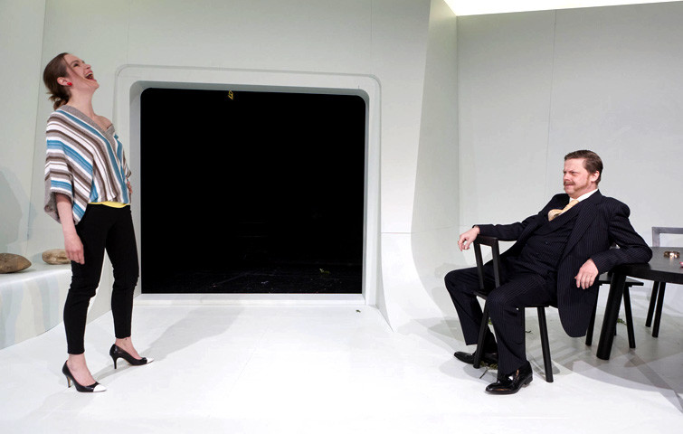 HEDDA GABLER, Stück von Henrik Ibsen in einer Inszenierung von Ludger Engels. Hedda Gabler: Katja Zinsmeister