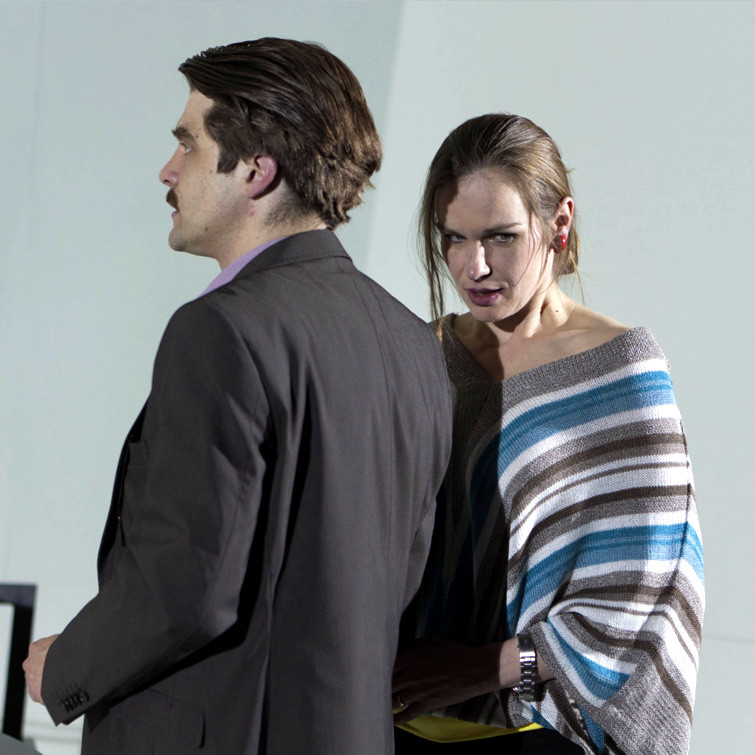HEDDA GABLER, Stück von Henrik Ibsen in einer Inszenierung von Ludger Engels. Hedda Gabler: Katja Zinsmeister