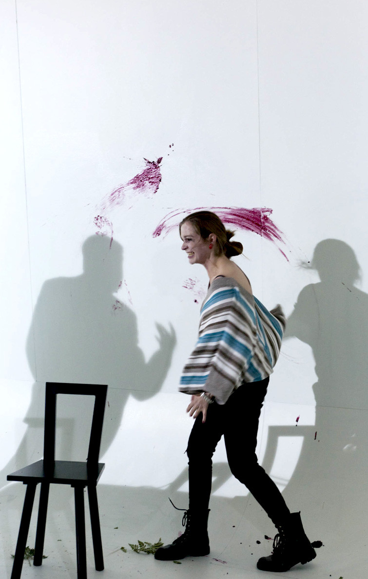 HEDDA GABLER, Stück von Henrik Ibsen in einer Inszenierung von Ludger Engels. Hedda Gabler: Katja Zinsmeister