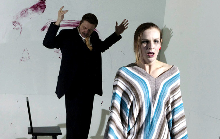HEDDA GABLER, Stück von Henrik Ibsen in einer Inszenierung von Ludger Engels. Hedda Gabler: Katja Zinsmeister
