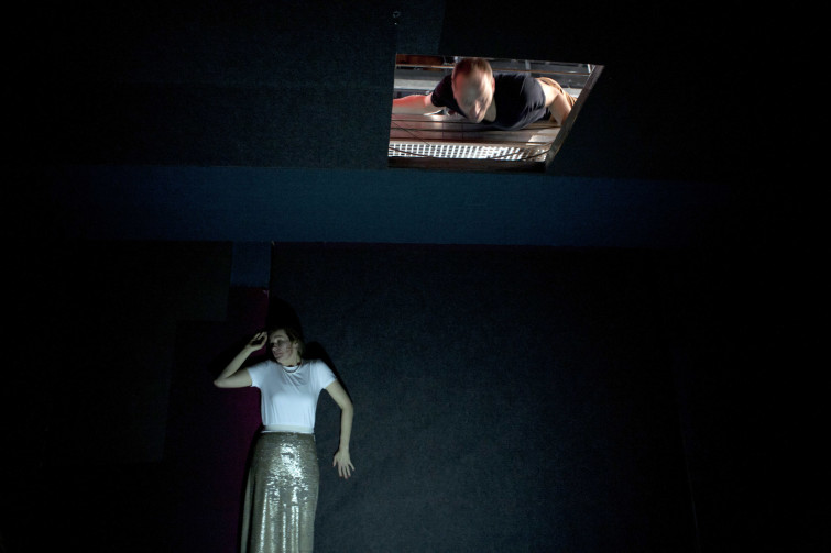 FAUSTIN AND OUT, Sekundärdrama zu und mit Goethes Urfaust von Elfriede Jelinek in einer Inszenierung von Ludger Engels. GeistIn/FaustIn/Gretchen: Katja Zinsmeister