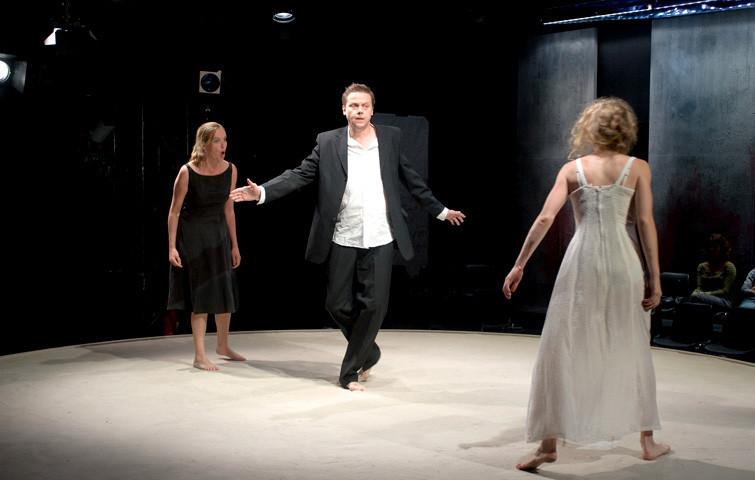 ANTIGONE, Tragödie von Sophokles in einer Inszenierung von Markus Kopf. Antigone: Katja Zinsmeister