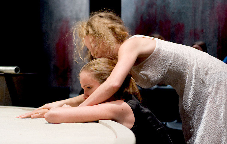 ANTIGONE, Tragödie von Sophokles in einer Inszenierung von Markus Kopf. Antigone: Katja Zinsmeister