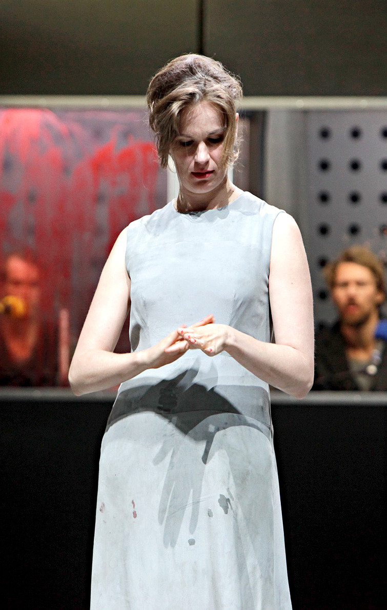 Macbeth, Drama von William Shakespeare in einer Inszenierung von Ludger Engels. Lady Macbeth: Katja Zinsmeister