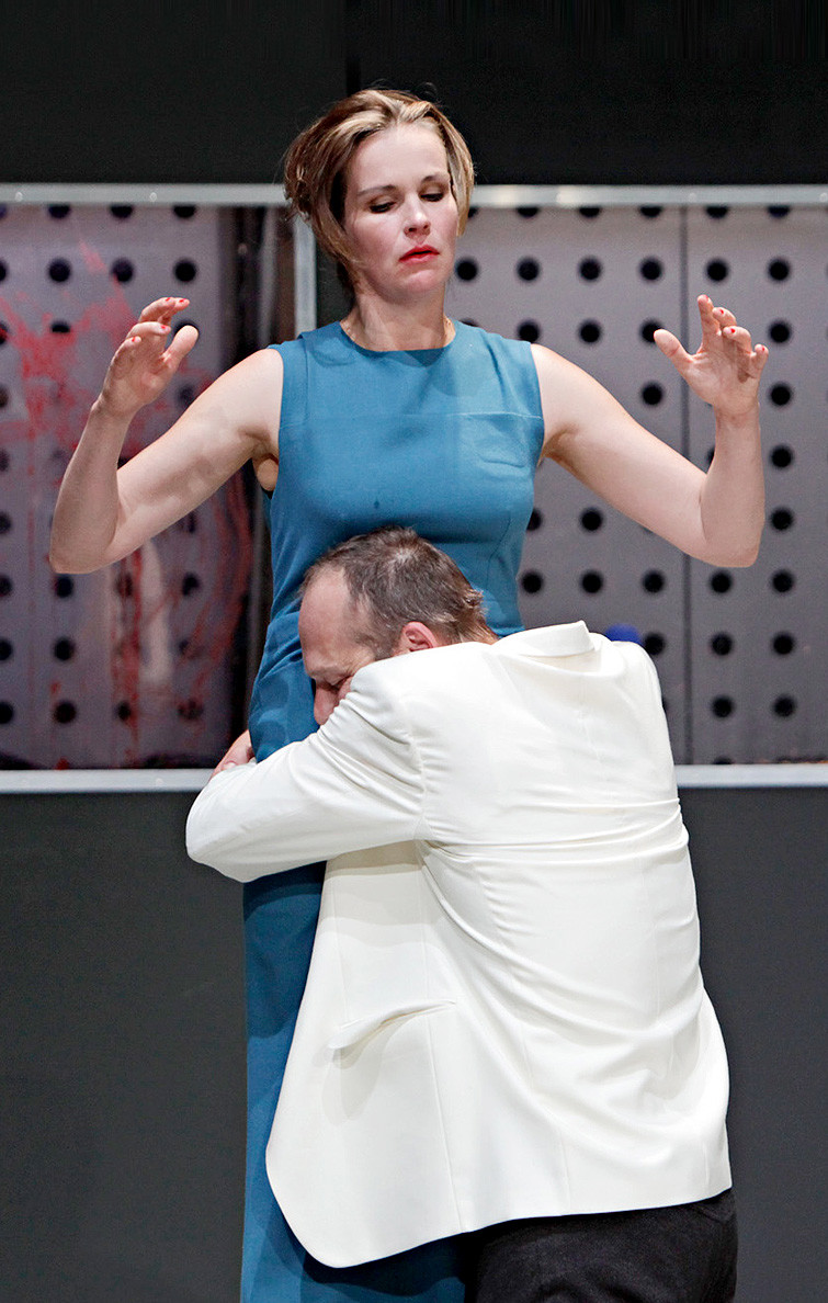 Macbeth, Drama von William Shakespeare in einer Inszenierung von Ludger Engels. Lady Macbeth: Katja Zinsmeister