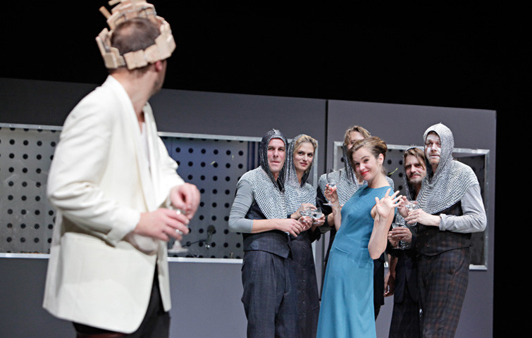 Macbeth, Drama von William Shakespeare in einer Inszenierung von Ludger Engels. Lady Macbeth: Katja Zinsmeister
