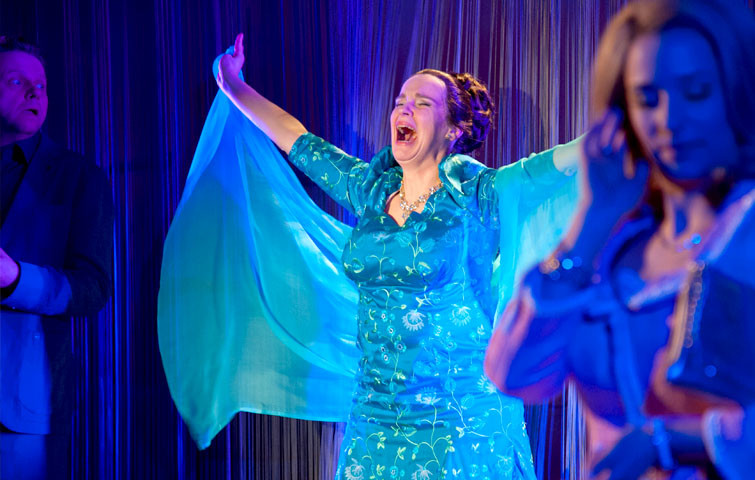Ich bin wie ihr, ich liebe Äpfel, Komödie, Theater Aachen, Theresa Walser, Thomas Ladwig, Lara Beckmann, Torsten Borm, Elisabeth Ebeling, Katja Zinsmeister
